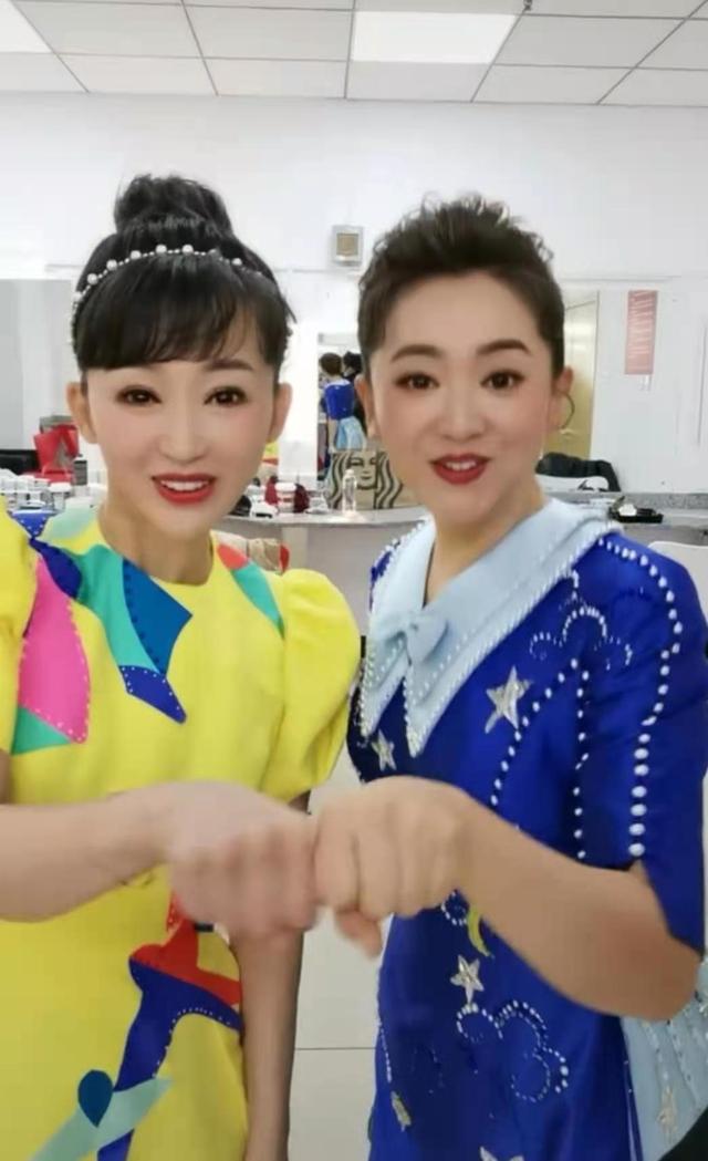 46岁小鹿姐姐近照似少女，17岁儿子长相老
