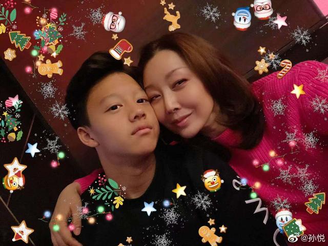 歌手孙悦罕晒娃正脸，儿子模样大变肤色