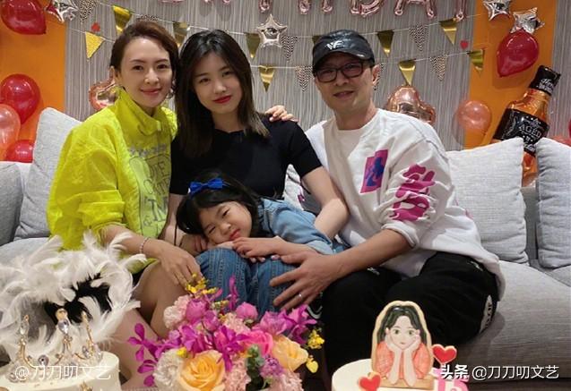 同为摇滚星二代汪峰窦唯崔健郑钧的女儿气场风格咋如此不同