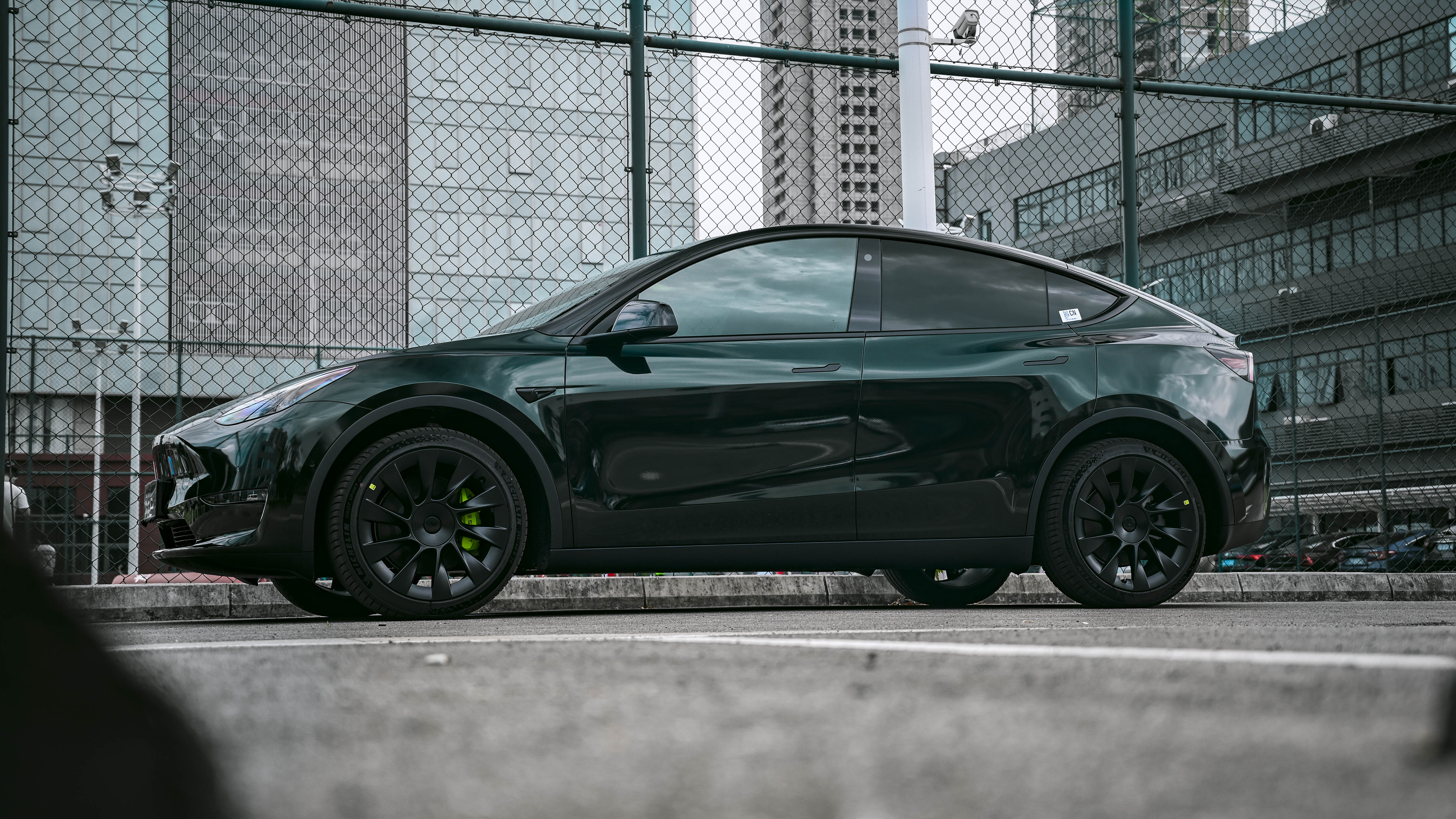 Tesla MODEL Y Changes Color Emerald Green IMedia