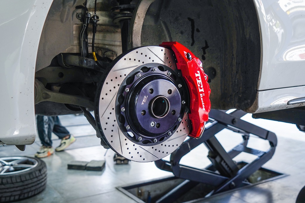 Brake calipers, MercedesBenz C200L modified TEI Racing P60ES street performance brake caliper