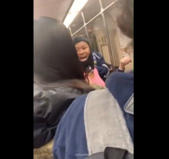 Angry!Chinese students were abused by African Americans in the subway