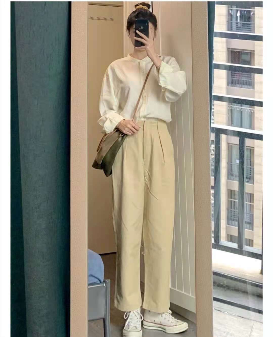 卡其色裤子搭配什么上衣好看 资讯咖