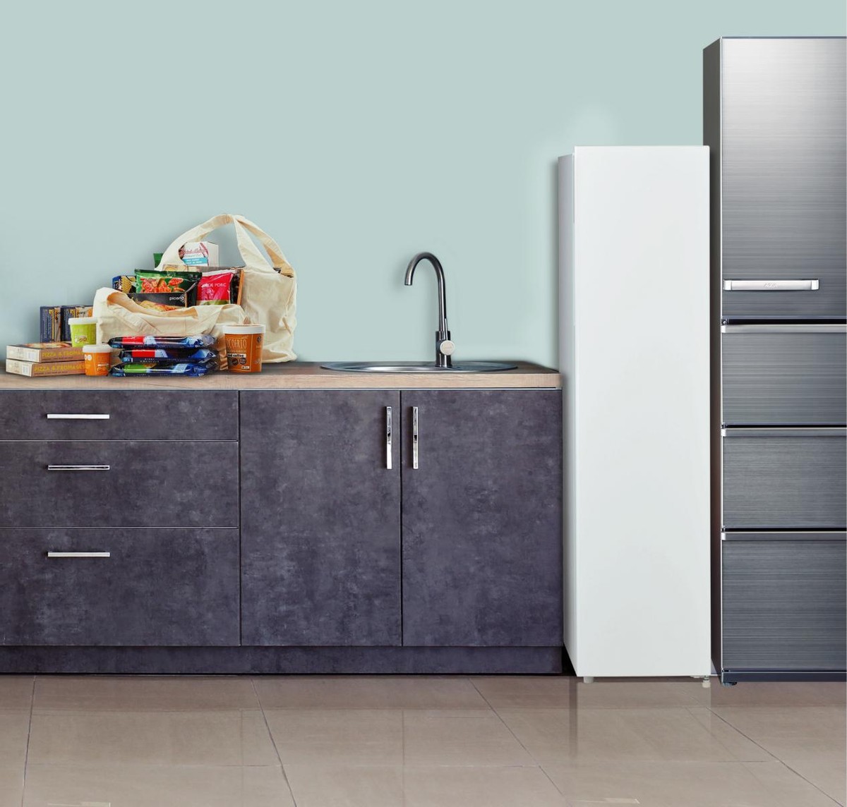 In Japan Haier Zhijia launches "the thinnest" freezer to accelerate