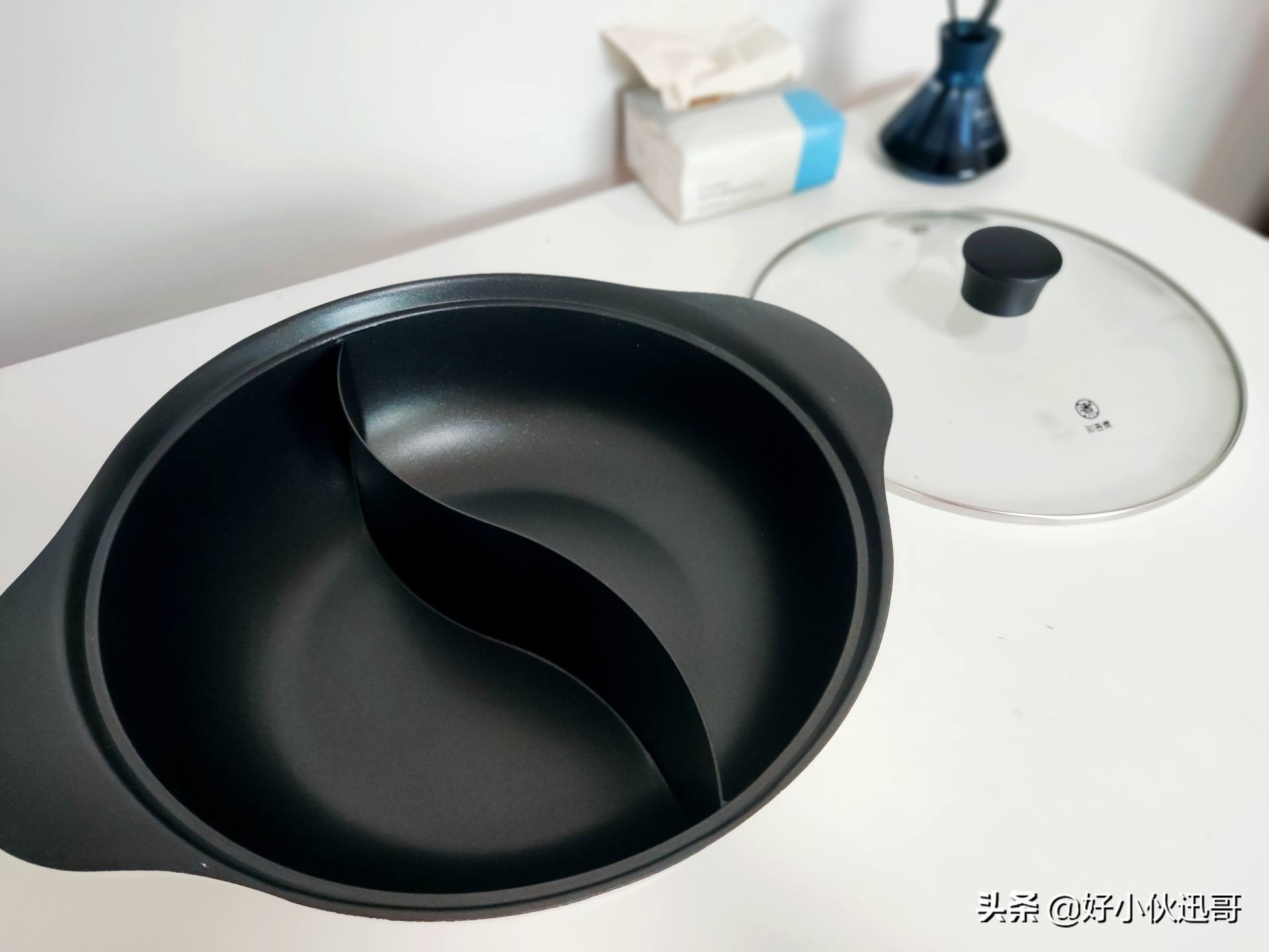 Zhiwu cooks Mandarin duck pot, you can enjoy delicious hot pot at home