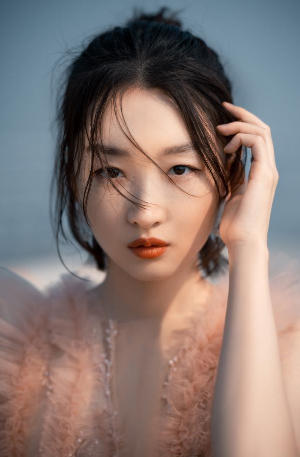 Zhou Dongyu's long hair is more feminine - iMedia