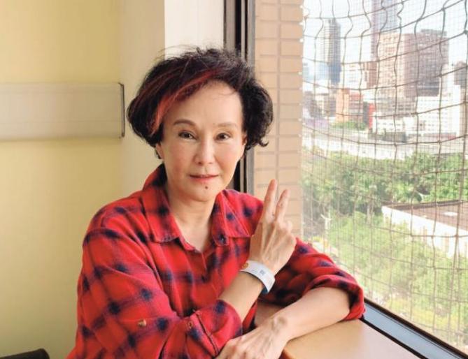 Older graduates Hsu Ruoxuan and Ruby Lin in the entertainment circle