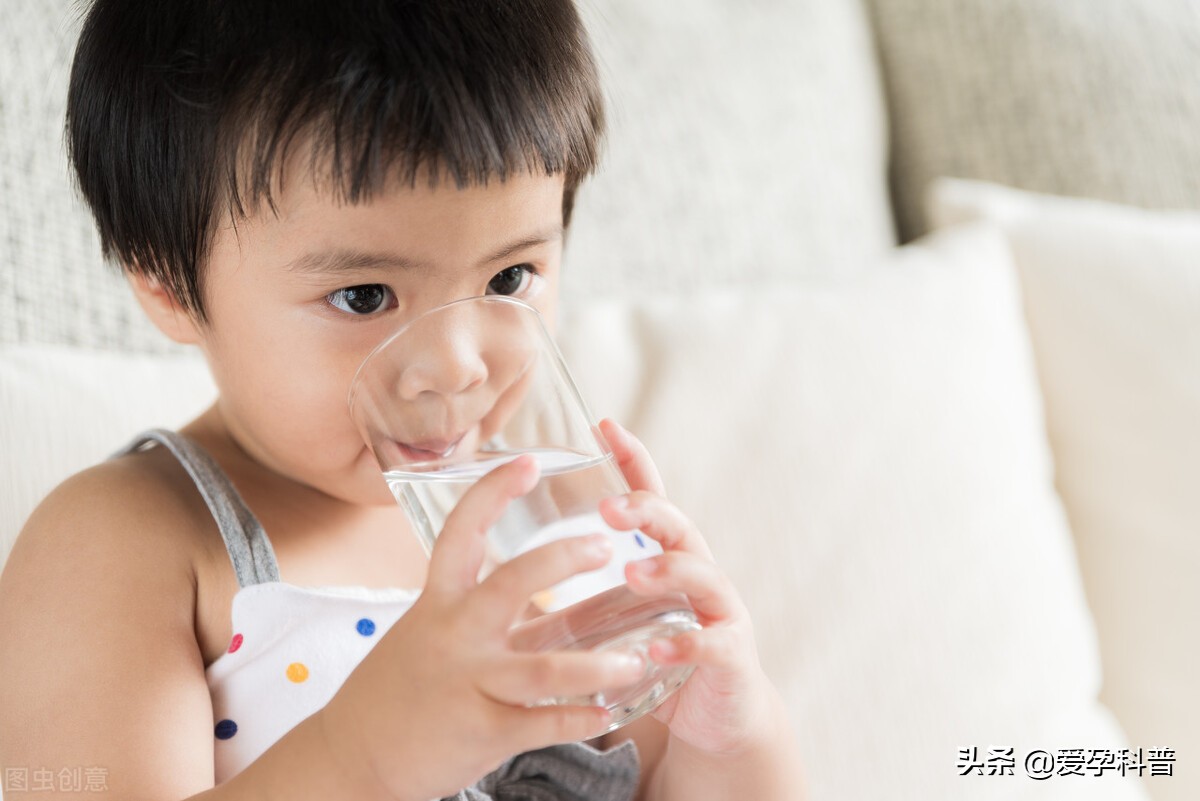 When babies drink water, they often make three misunderstandings