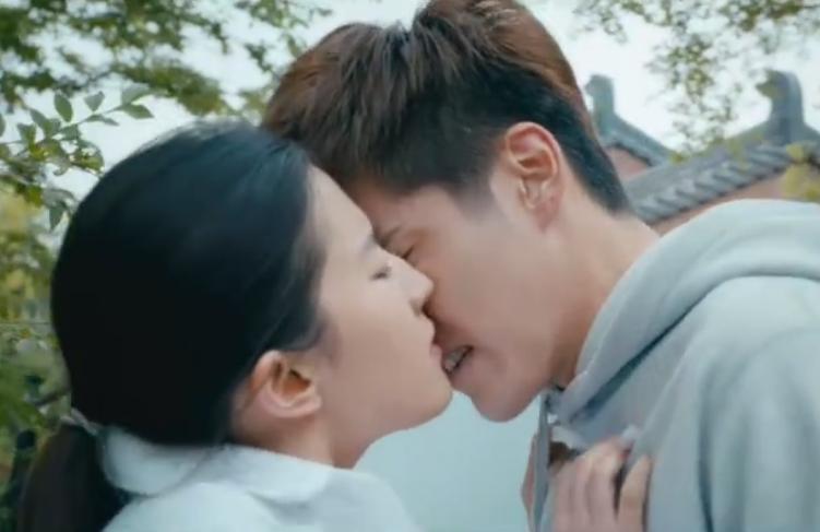 Liu Yifei revealed Kris Wu's true nature - She refused to take a kiss scene  with Kris Wu 