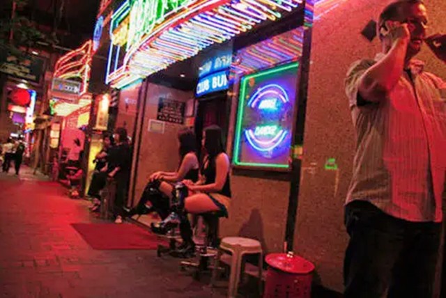 Red Light District In Wanchai Hong Kong There Are Many Nightclubs And Neon Is Full Of
