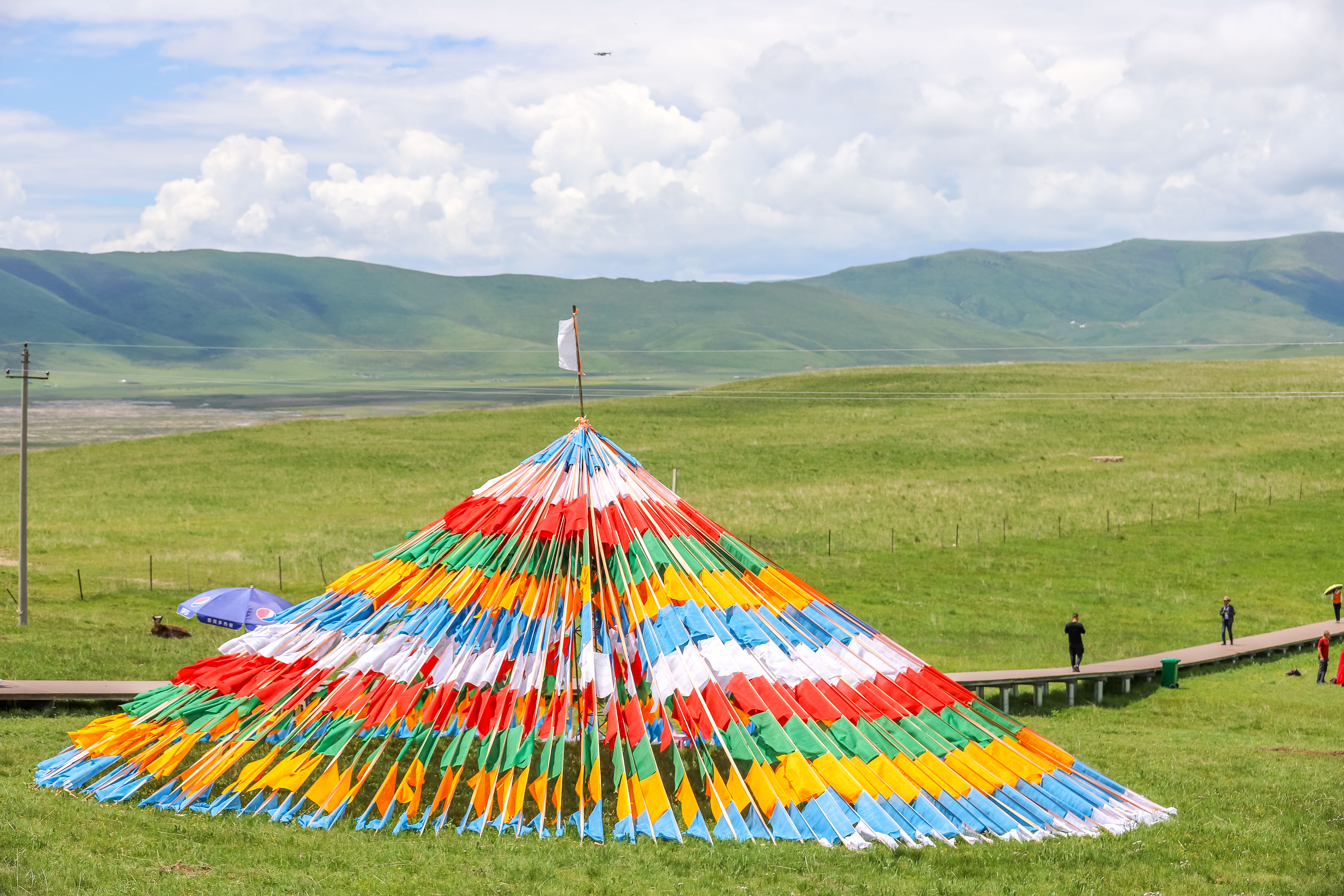 Gannan Zhaga is a small scenic spot, the grassy Guomang Wetland, the ...
