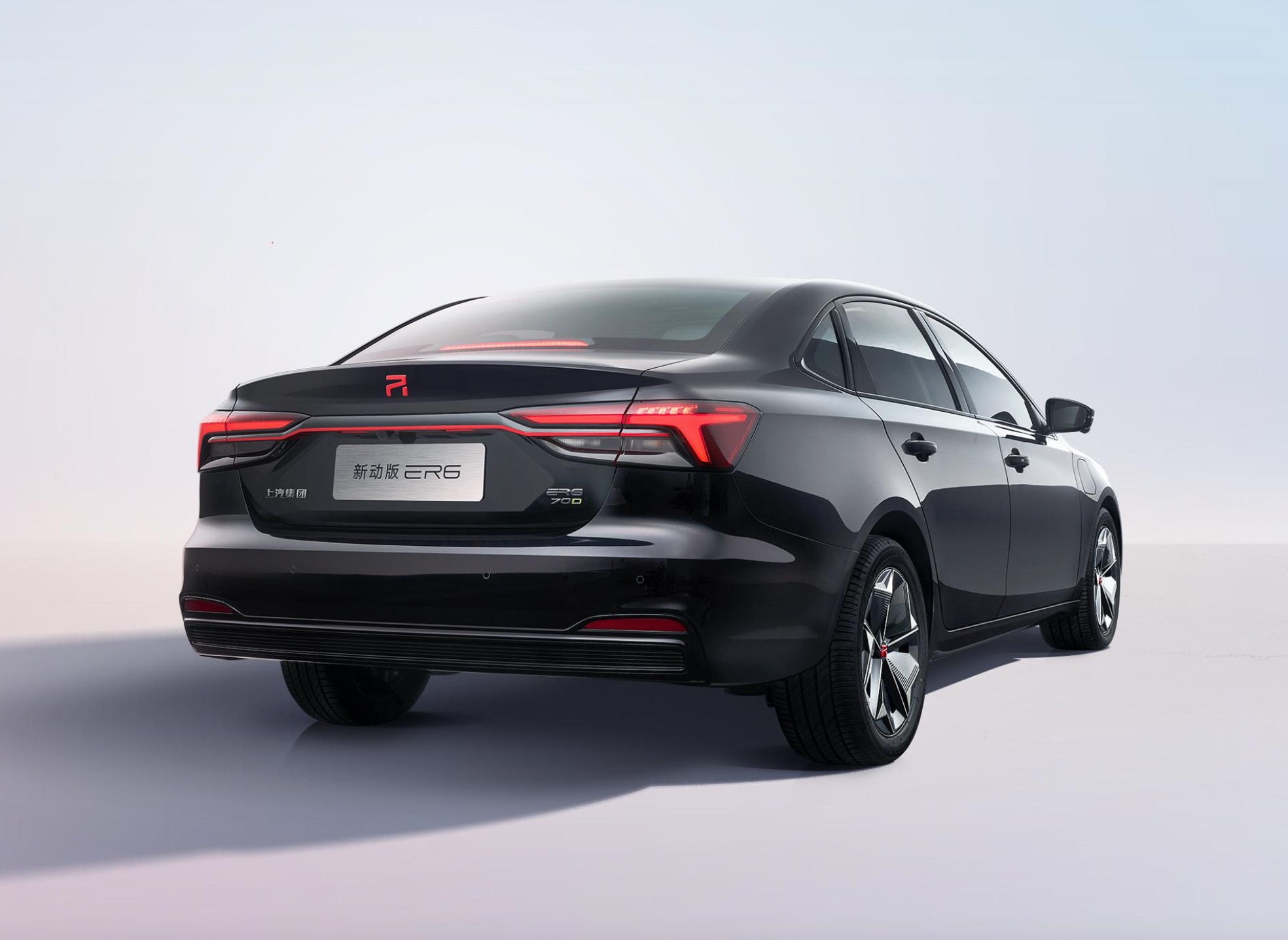 Another high-value family sedan, 4.7 meters long, sports cockpit + 14.3 ...