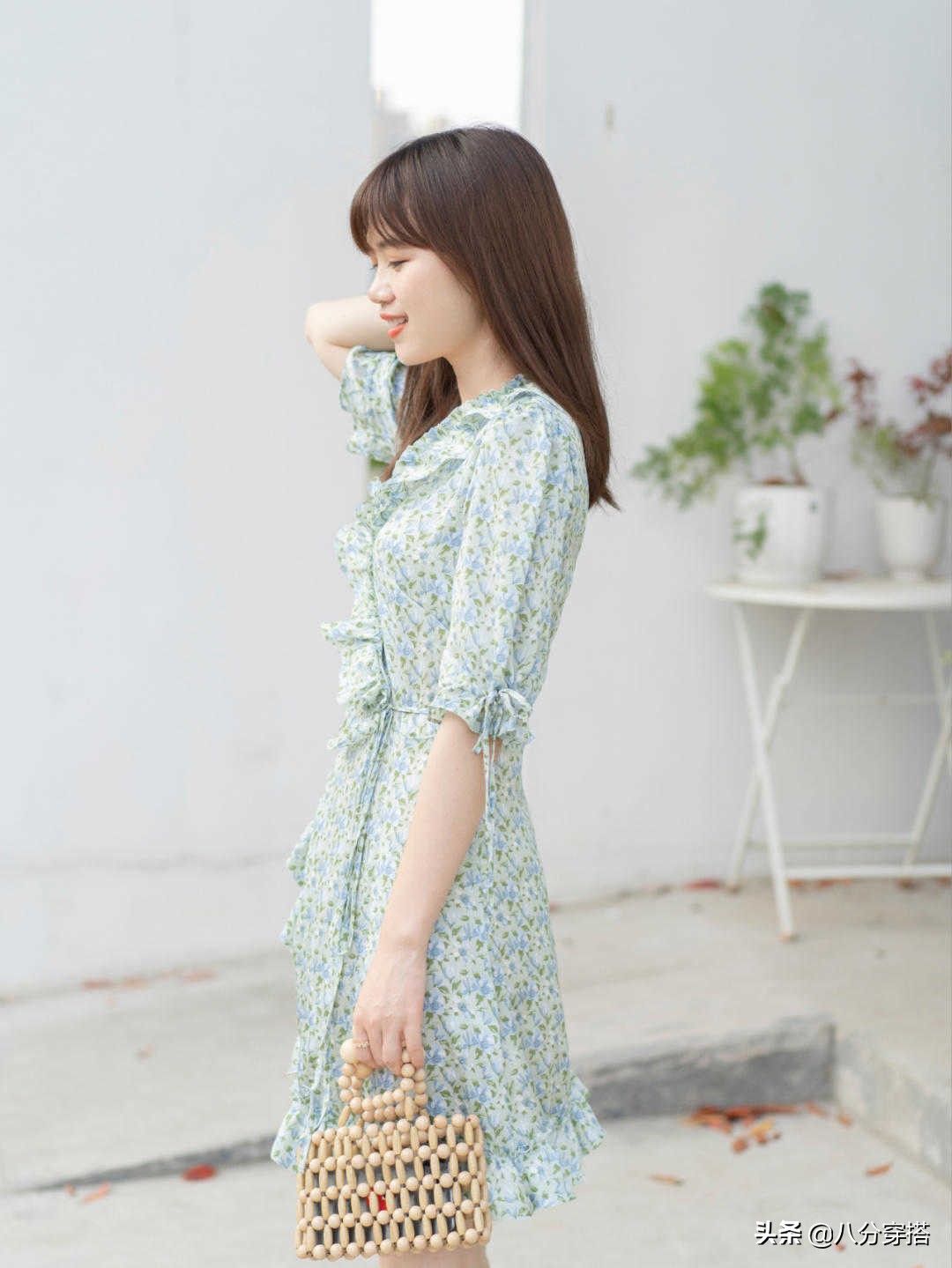 How to wear a floral skirt with a sense of luxury in autumn?These