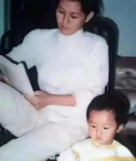 Kris Wu Parents: Meet Wu Xiuqin And Li Kaiming