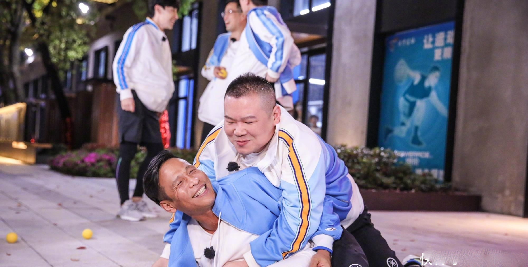 Yue Yunpeng and Du Haitao showed up in the bathhouse together, the on ...