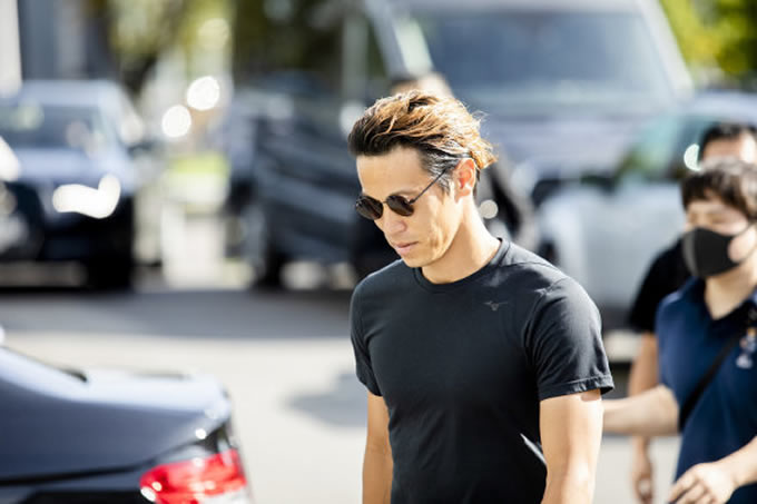 本田圭佑巧妙化解窘迫 波兰媒体疑惑 你是球员还是商人 资讯咖