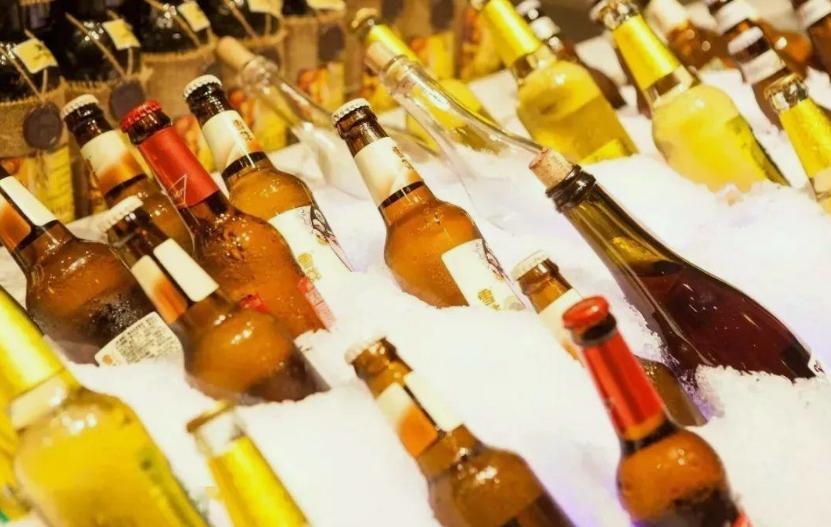 Drinking 2 bottles of canned beer is equivalent to how much white wine