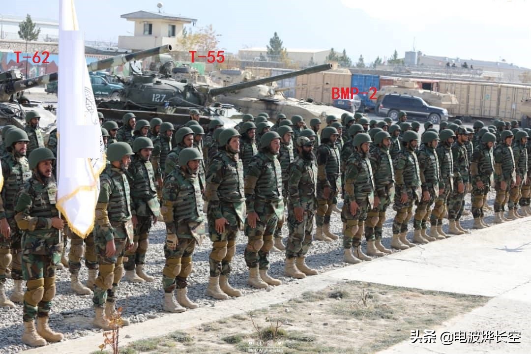 Taliban tank troops made their first appearance!Tank soldiers are fully ...