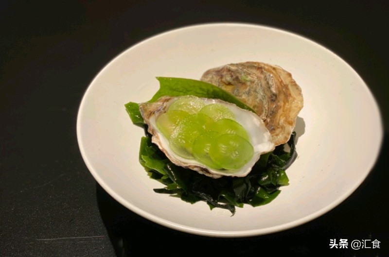 Slowcooked oysters with beet sauce, porcini meringue, liver oil