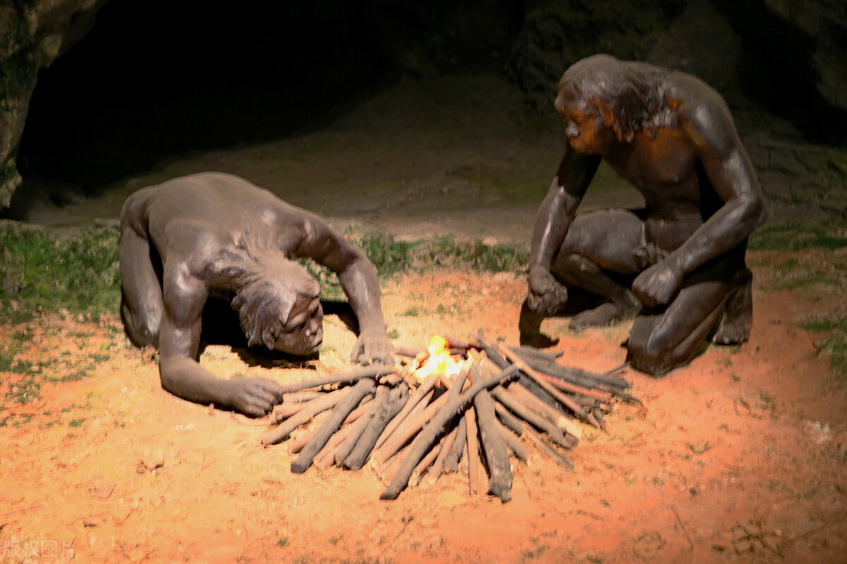 The ancient people's way of making fire is condensed with wisdom, maybe ...