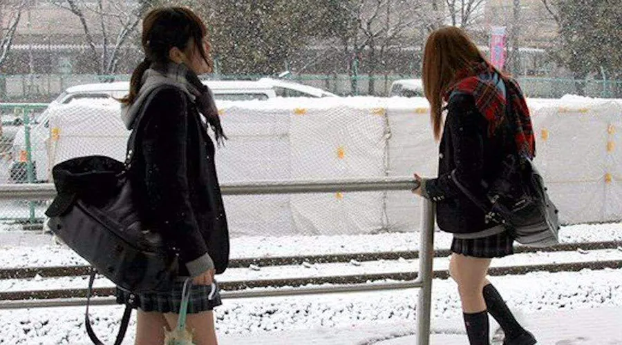 Japan promotes "genderless school uniforms" and boys can wear skirts in