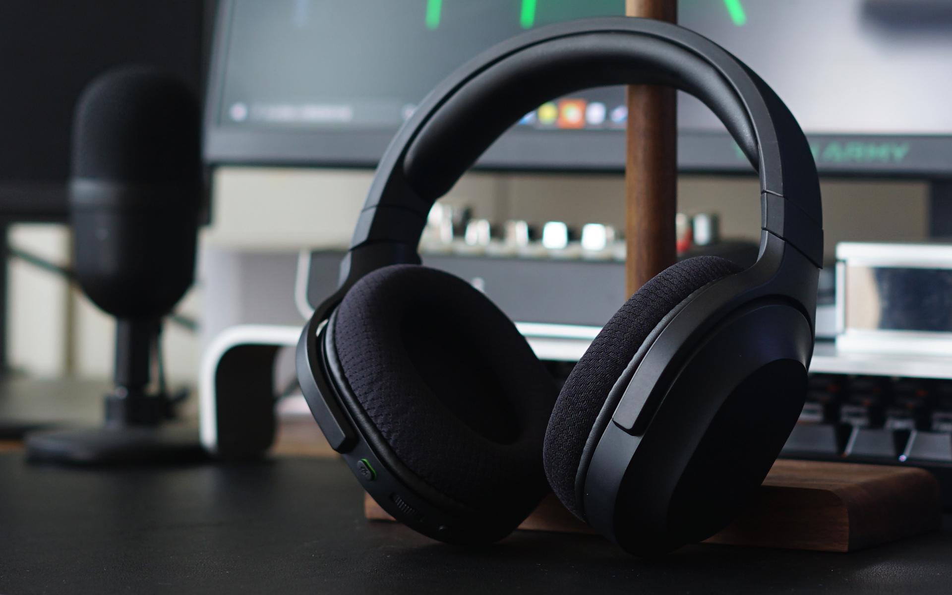 Razer Barracuda X Gaming Headset Review: Eye-catching Appearance ...