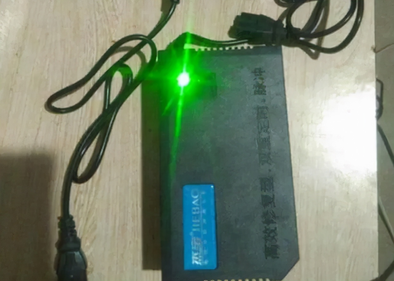 After the electric car charger turns green, will it still charge?When