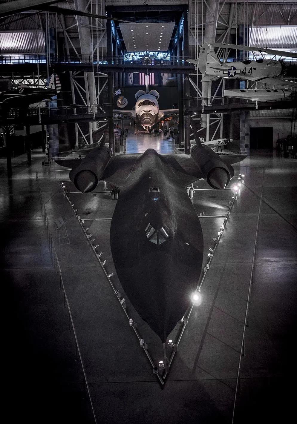 How does the world's largest arms dealer establish the supremacy of the United States? iMedia