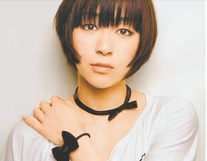 Japanese singer Hikaru Utada announced his coming out, married  Porn Photo
