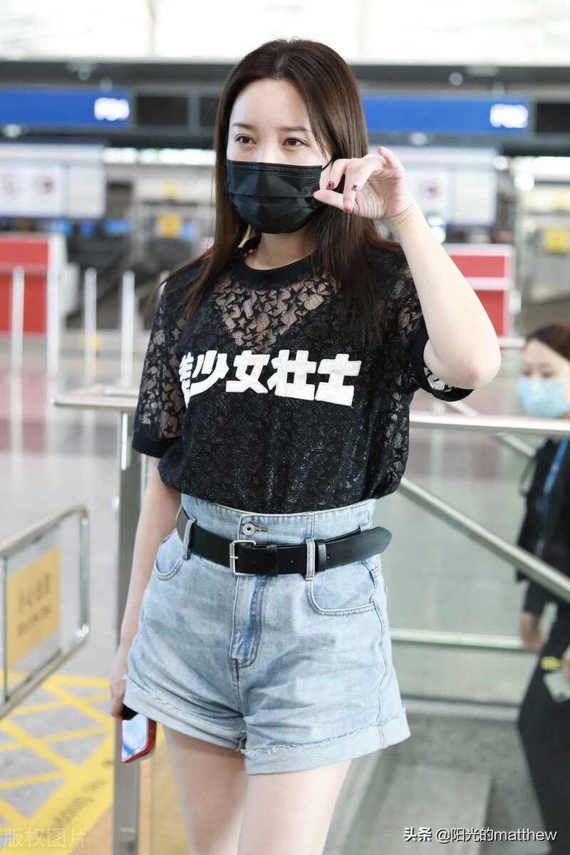 Street shot: Jinsha beautiful girl see-through top + denim shorts ...