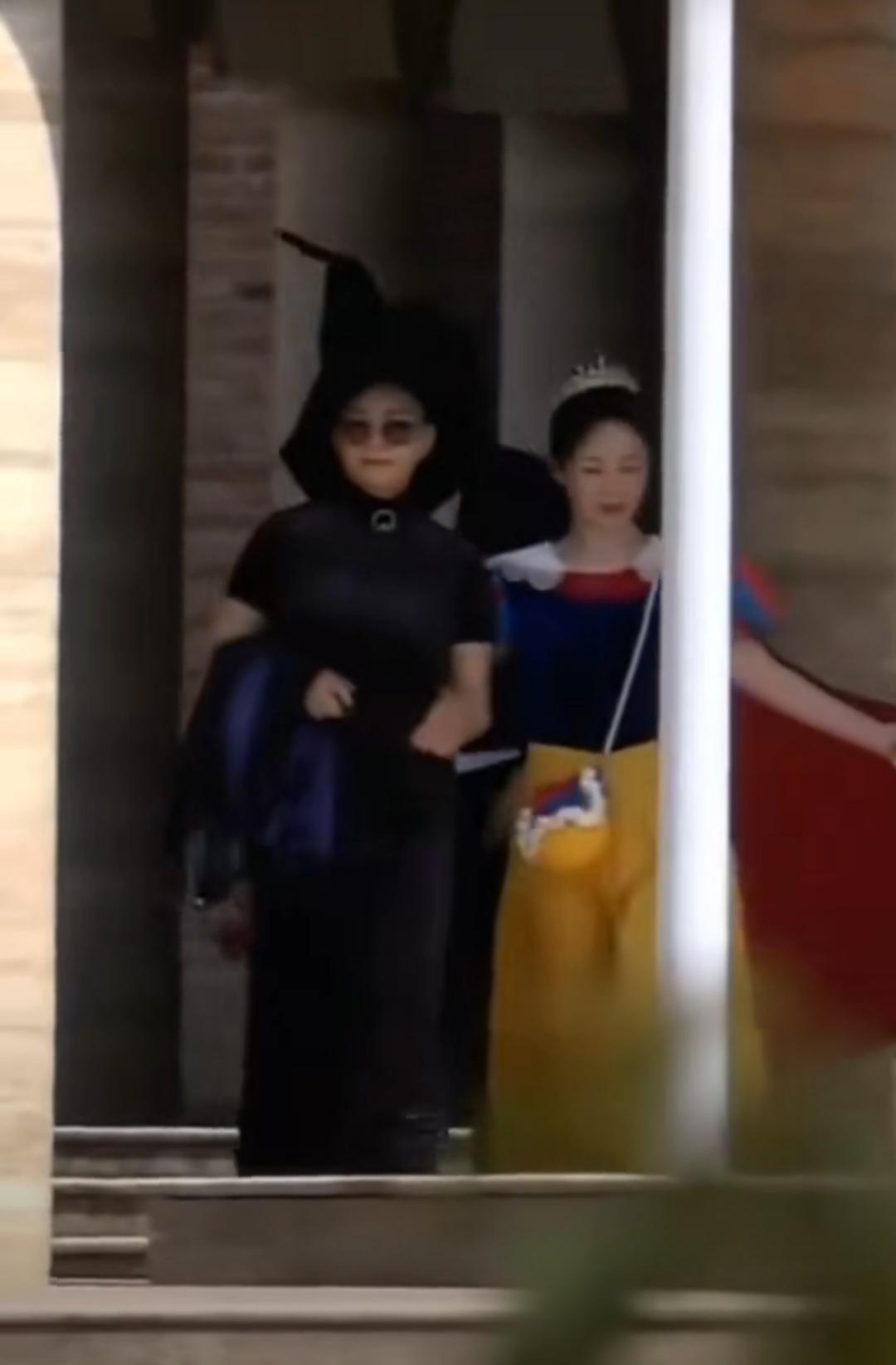 Song Dandan and Yang Zi framed memories to kill!Arm in arm, like a ...