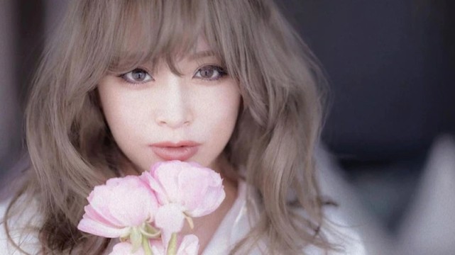 42-year-old Ayumi Hamasaki announced the birth of his second child, and