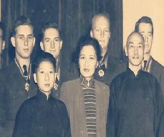 In 1946, Kong Lingjun was molested by Long Yun's son. The two sides ...