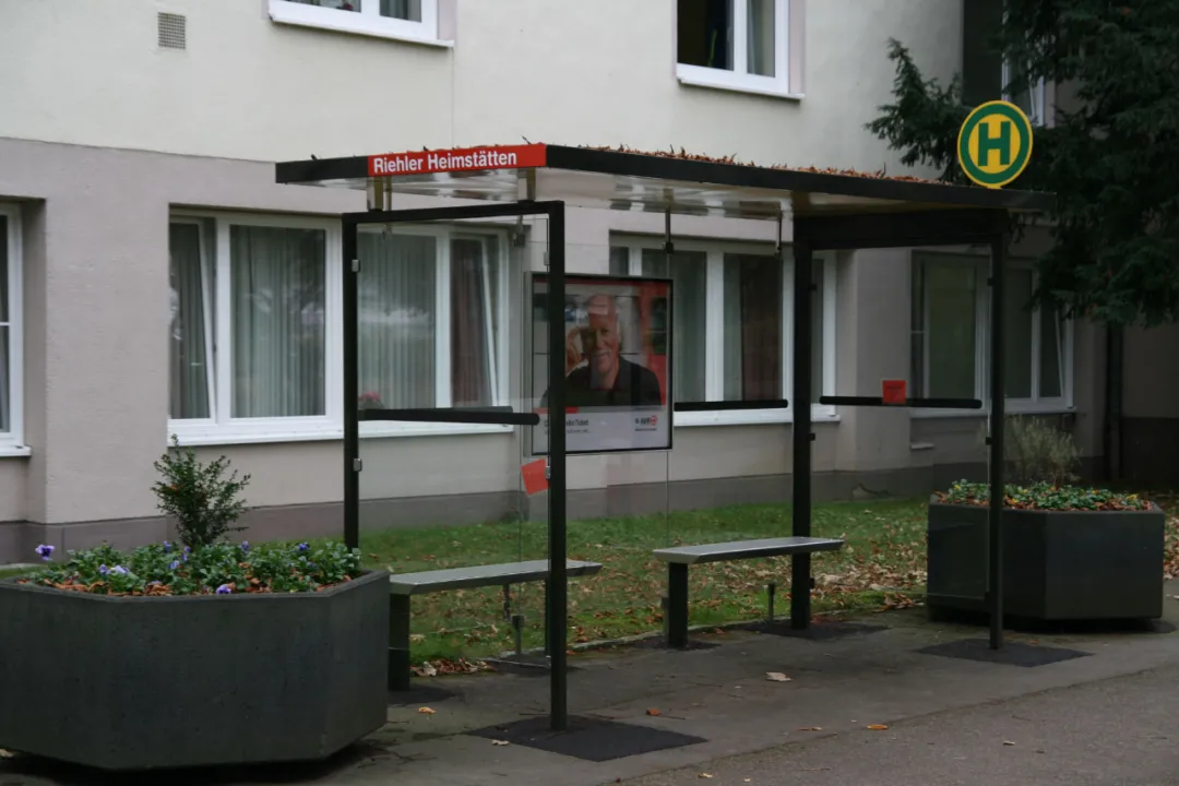 "Elderly Vision" set up fake bus stops in nursing homes?These countries