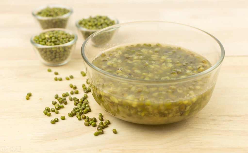 Can patients with liver disease drink a bowl of mung bean soup to