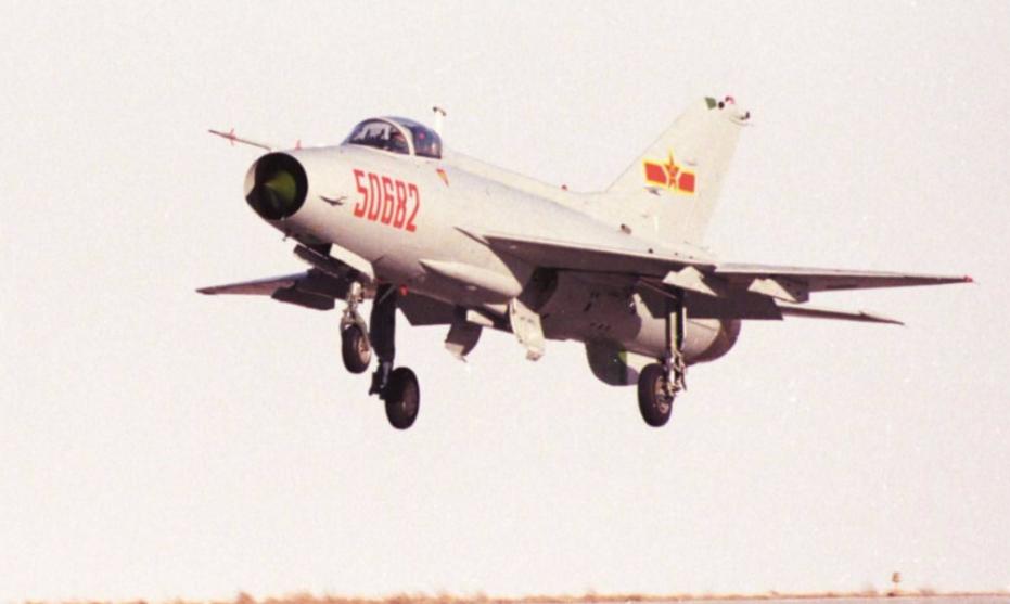 In 1994, the U.S. Navy provoked the Yellow Sea. Su-27 rushed to F14 ...