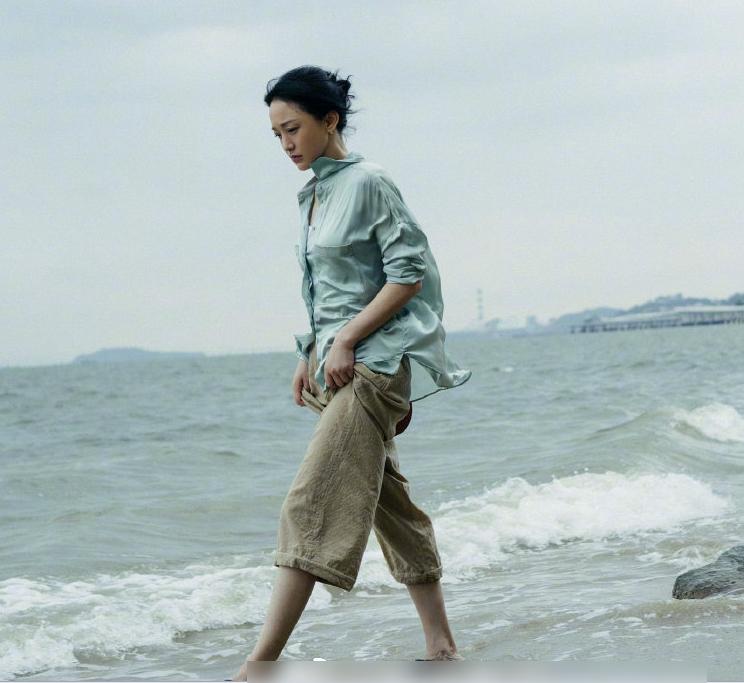 Zhou Xun S Final Photo On The Beach Was Exposed 46 Year Old Is In A Very Tender State The New