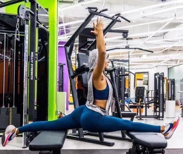 Fitness personal trainer Zheng Yalin is the first person in Korea to ...
