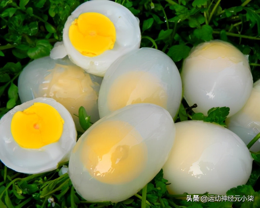 Can pigeon eggs be boiled with brown sugar?What is the color of pigeon
