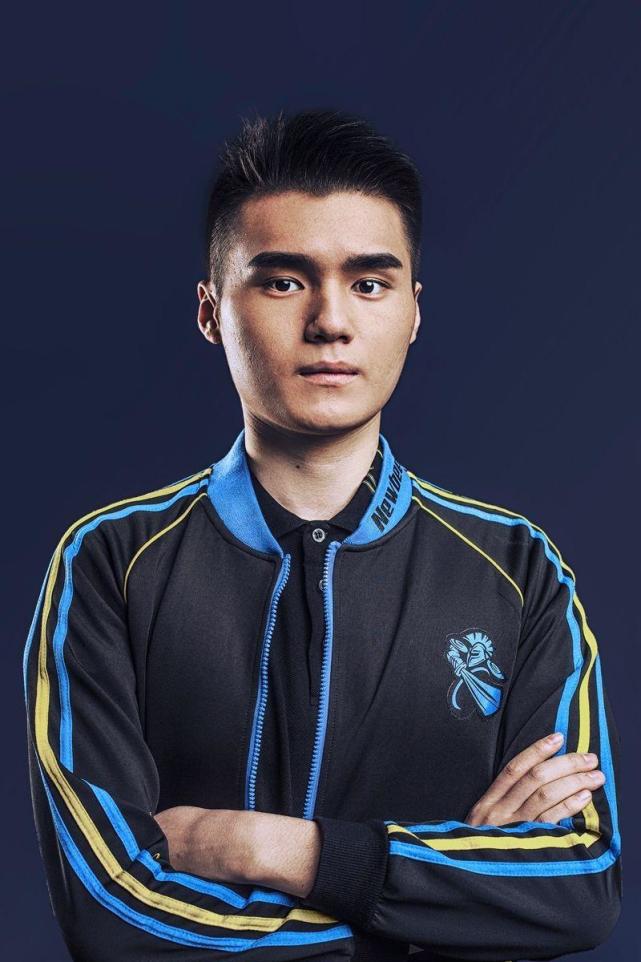 Dota2 The former top mid laner now earns millions a month from ID?sccc