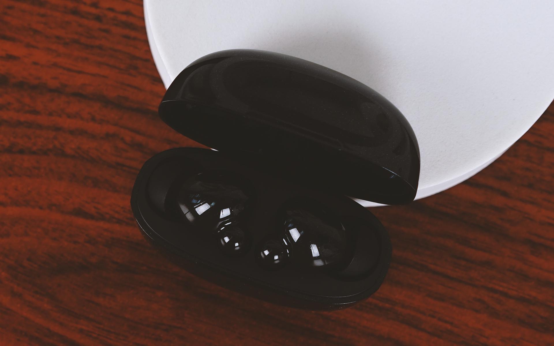 Called the king of cost performance, QCY HT03 active noise reduction headphones, your good