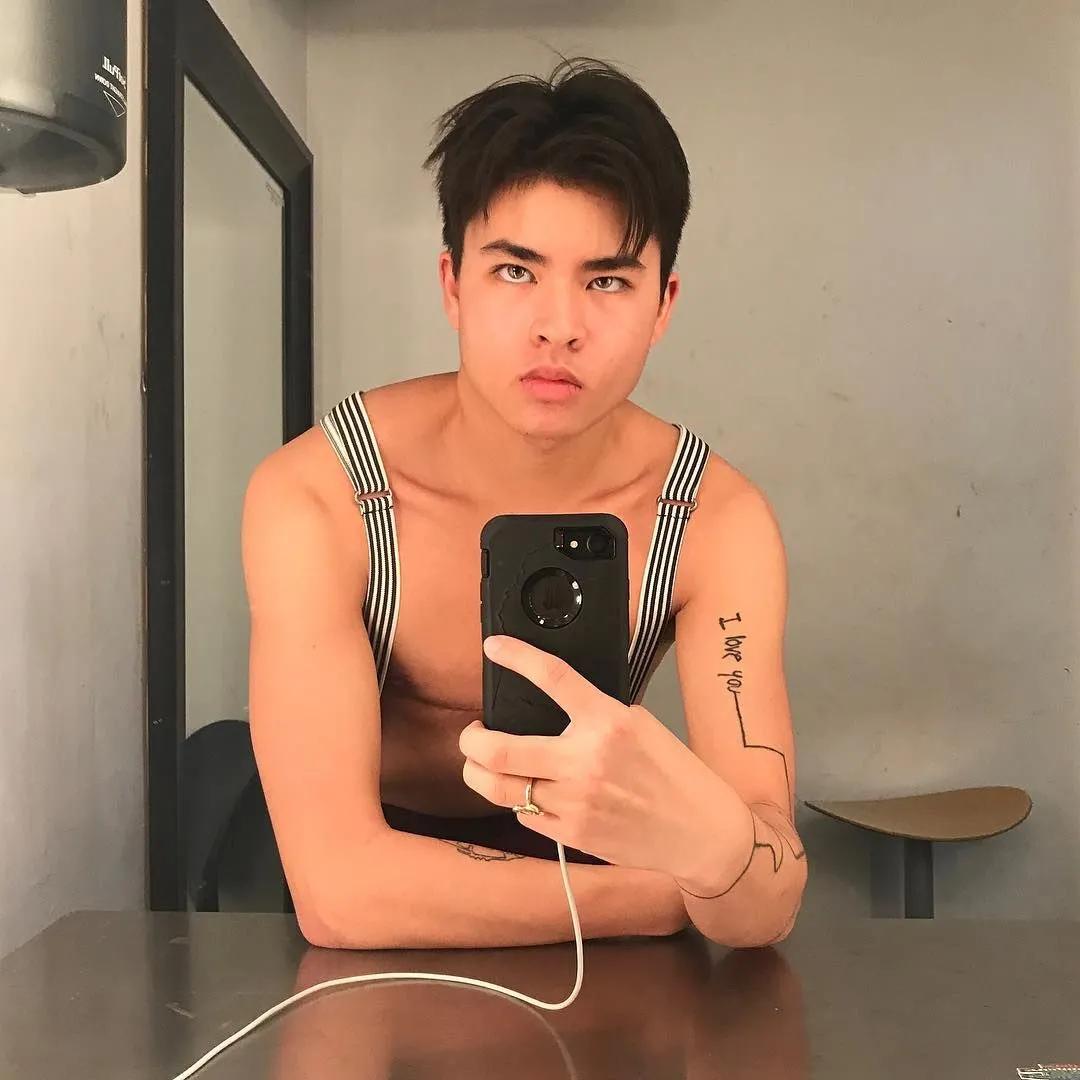 Chinese transgender deafmute male model YSL BEAUTÉ's first