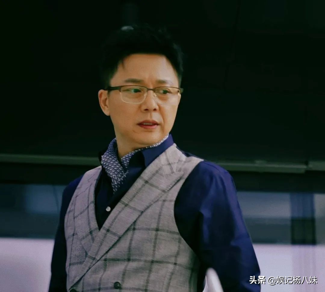 Male celebrities' glasses kill, these 10 male celebrities tell you what