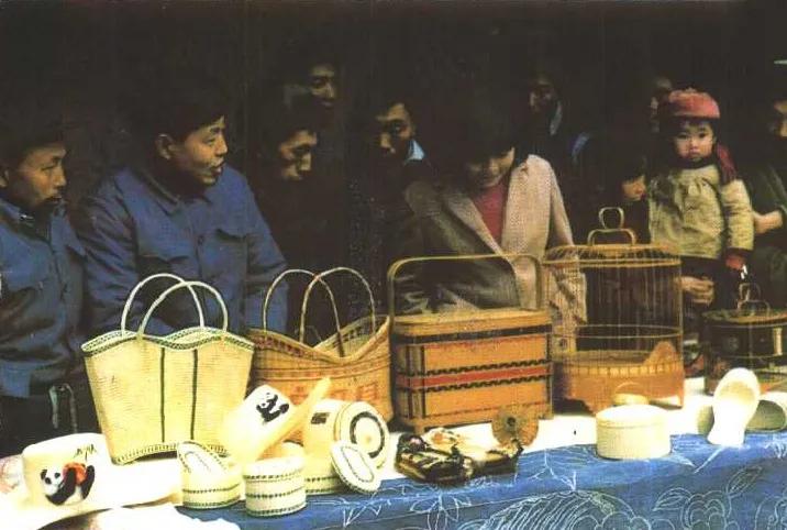 Take a look at the real photos taken in Chengdu in the 1980s, can you ...