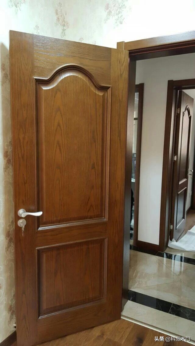 Why is the buckle door more expensive than the flat door? iMedia