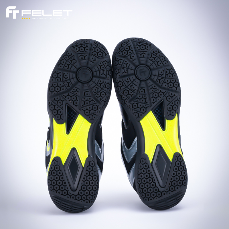 How important is a good pair of badminton shoes to the body iMedia