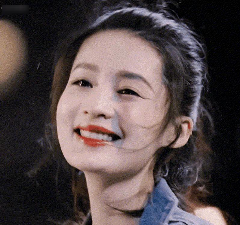 "Flowers on the Sea" is airing, and Li Qin is partnering with an old