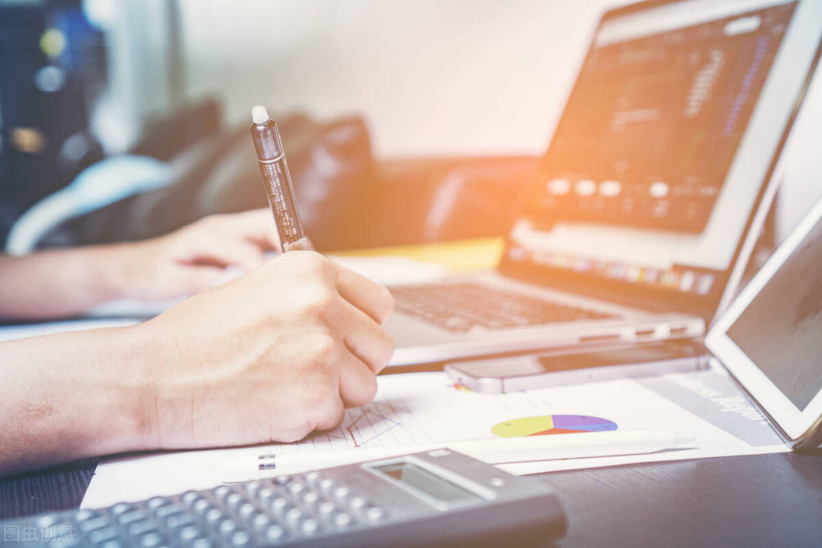 Is the laptop directly charged, is it harmful to the computer? iMedia