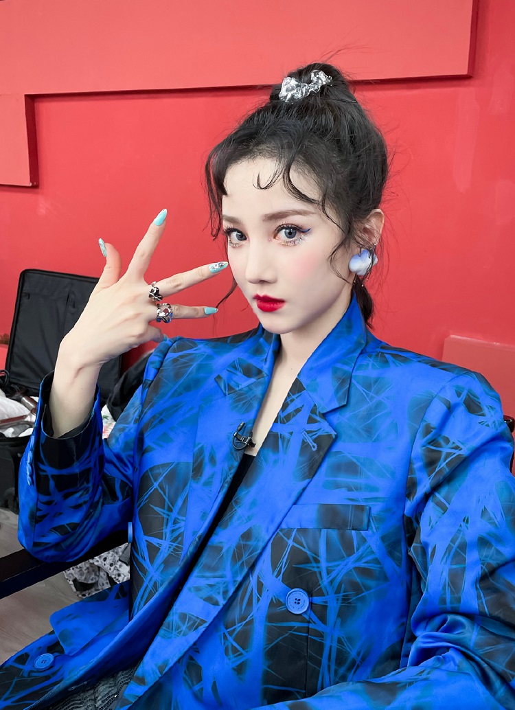 Chen Xiaojun is going to follow the rhythm of the black and red route ...