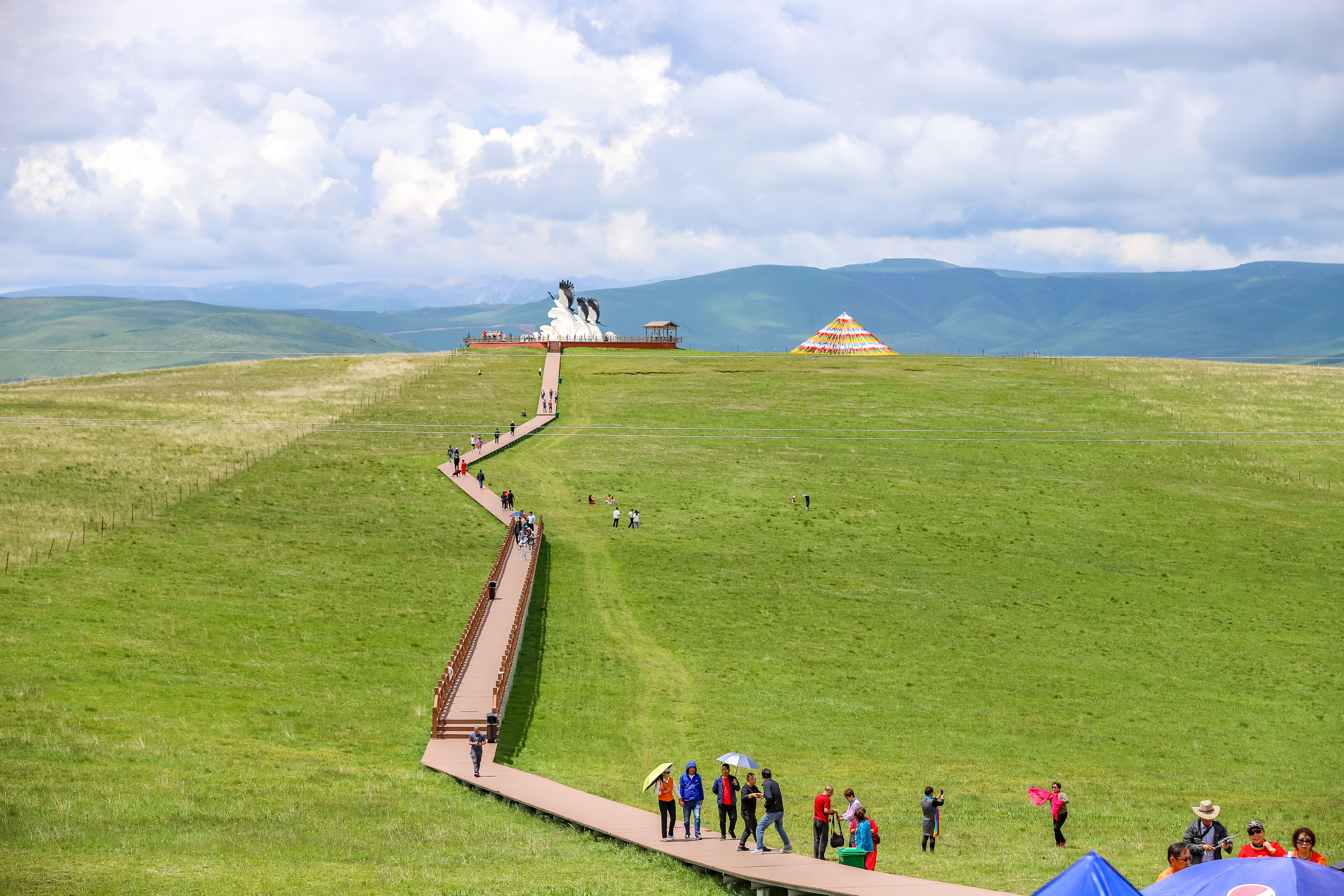 Gannan Zhaga is a small scenic spot, the grassy Guomang Wetland, the ...
